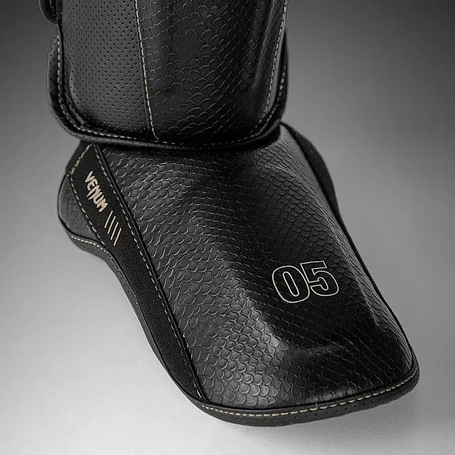 Захисні щитки для ніг VENUM Impact Evo Scales Black