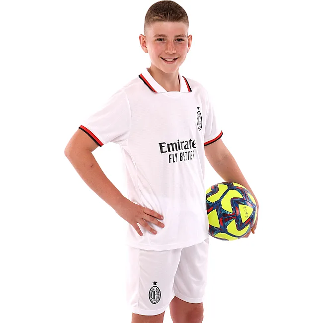Футбольна форма дитяча із символікою клубу
 AC MILAN гостьова 2025 SP-SPORT

 CO-4745 20-28 (Білий)