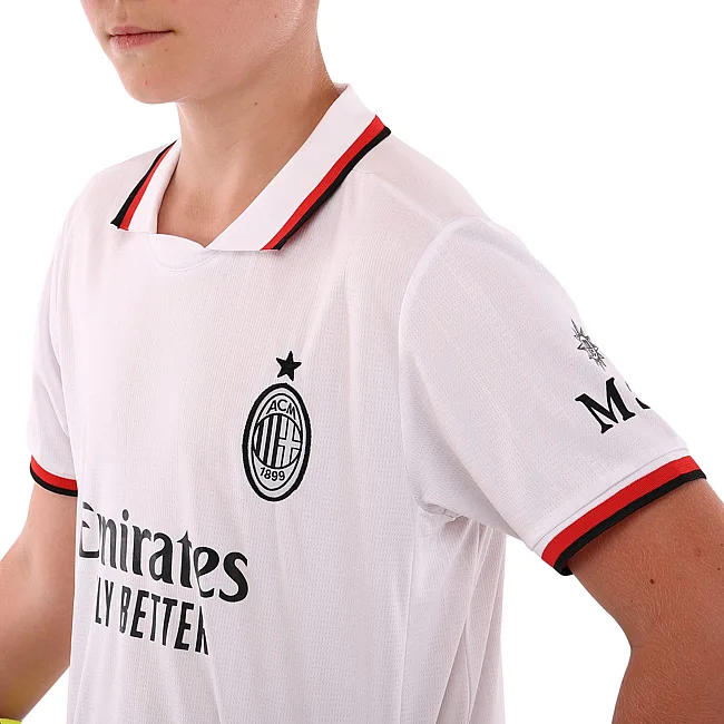 Футбольна форма дитяча із символікою клубу
 AC MILAN гостьова 2025 SP-SPORT

 CO-4745 20-28 (Білий)