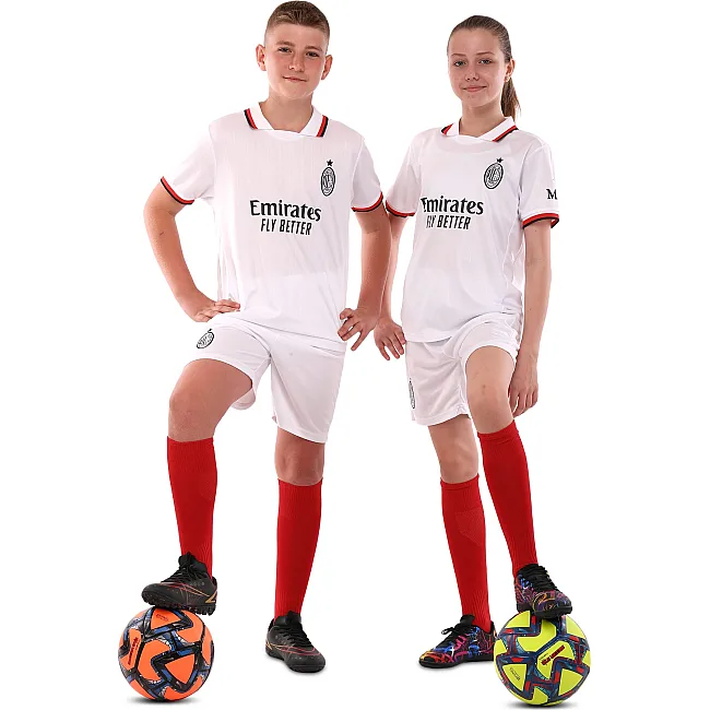 Футбольна форма дитяча із символікою клубу
 AC MILAN гостьова 2025 SP-SPORT

 CO-4745 20-28 (Білий)