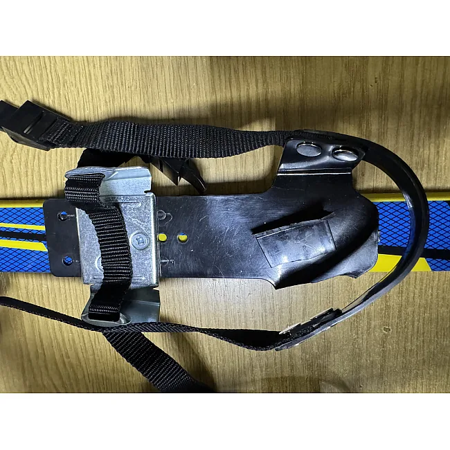 Уценка! Беговые лыжи подростковые ZELART SK-0881-130B (Черный-синий-желтый)