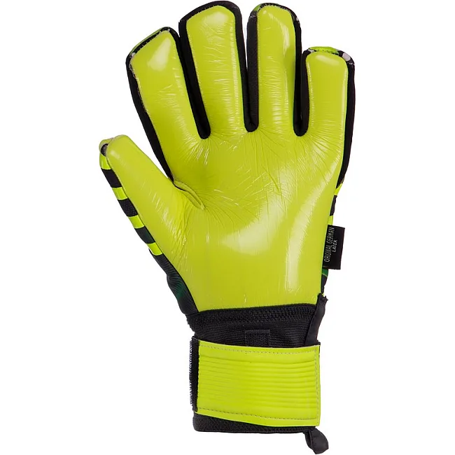 Вратарские перчатки
 профессиональные с защитой пальцев SOCCERMAX GK-004
 7-11