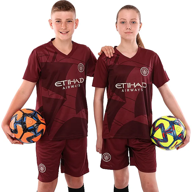 Футбольна форма дитяча із символікою клубу
 MANCHESTER CITY резервна 2025 SP-SPORT

 CO-4718 20-28 (Бордовий)