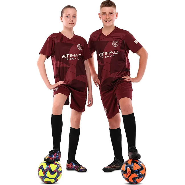 Футбольна форма дитяча із символікою клубу
 MANCHESTER CITY резервна 2025 SP-SPORT

 CO-4718 20-28 (Бордовий)