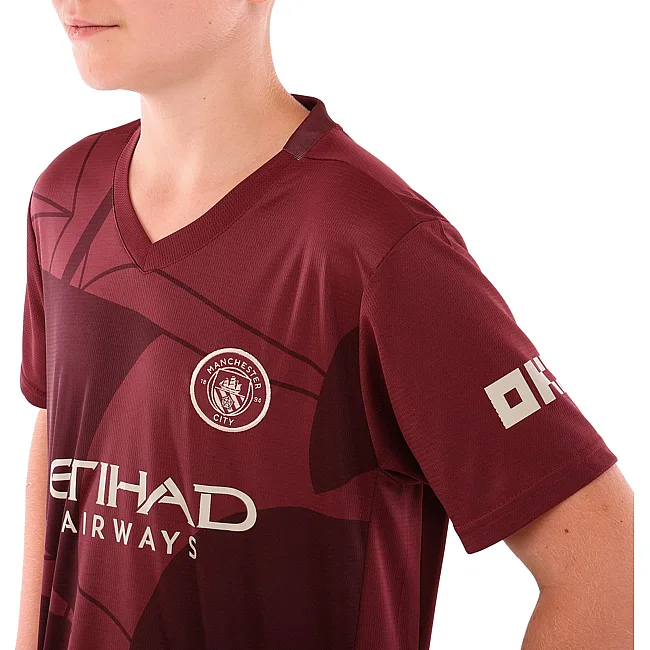 Футбольна форма дитяча із символікою клубу
 MANCHESTER CITY резервна 2025 SP-SPORT

 CO-4718 20-28 (Бордовий)