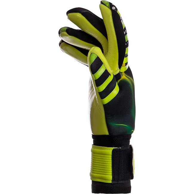 Вратарские перчатки
 профессиональные с защитой пальцев SOCCERMAX GK-004
 7-11