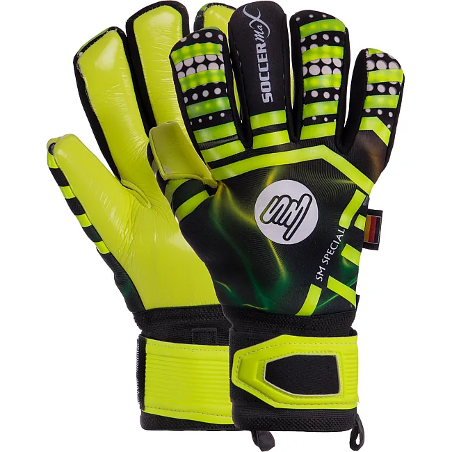 Вратарские перчатки
 профессиональные с защитой пальцев SOCCERMAX GK-004
 7-11