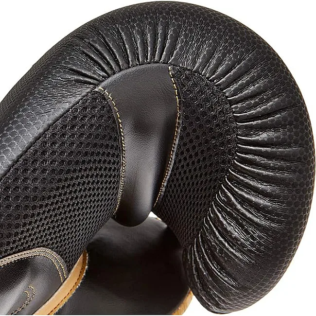 Боксерские перчатки Reebok Boxing Gloves черный, золото чел 16 унций