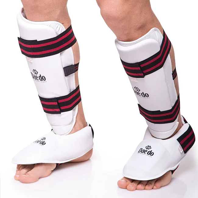 Защитные накладки на ноги
 для тхэквондо щитки и футы DAEDO
 BO-5074-W