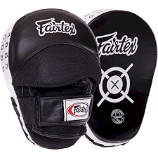 Лапа боксерская изогнутая тренировочная кожа FAIRTEX BO-3362 (Черный)