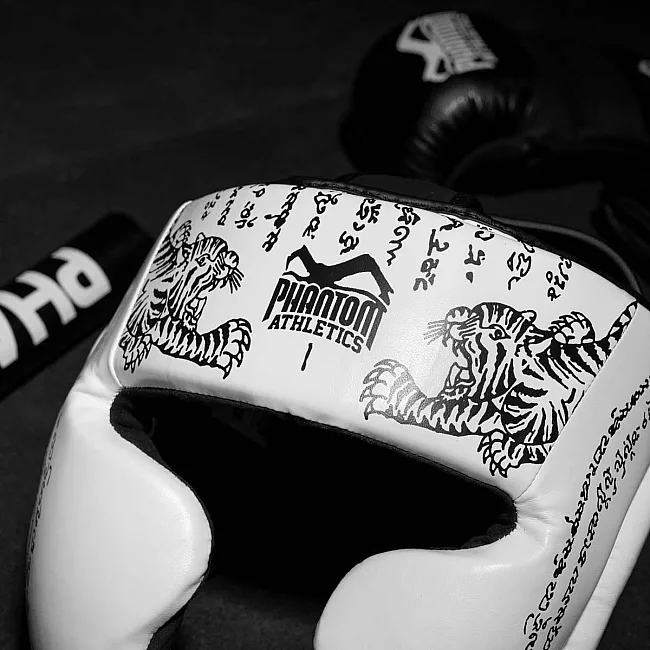 Боксерский шлем Phantom Muay Thai Full Face White (капа в комплекте)