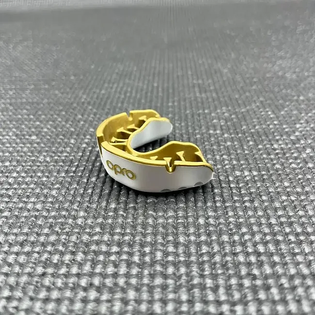 Капа OPRO Gold дитяча (вік до 10р.) White/Gold (art.102505005)