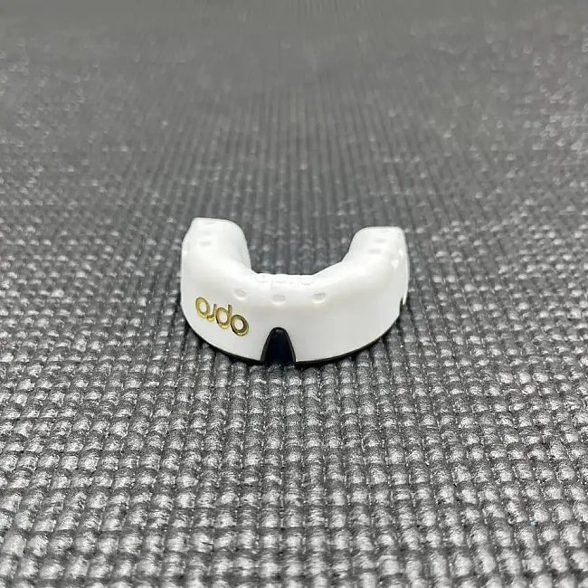Капа OPRO Gold дитяча (вік до 10р.) White/Gold (art.102505005)