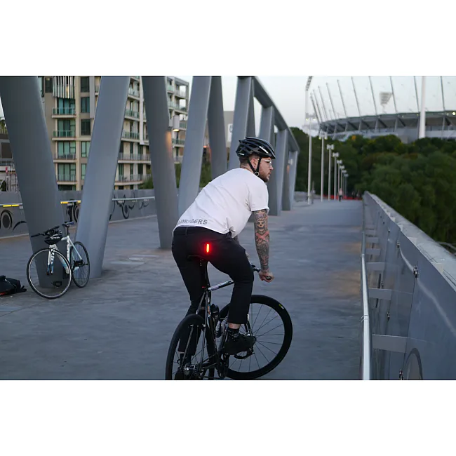 Мигалка на велосипед задняя KNOG Plus Rear 20 Lumens Black