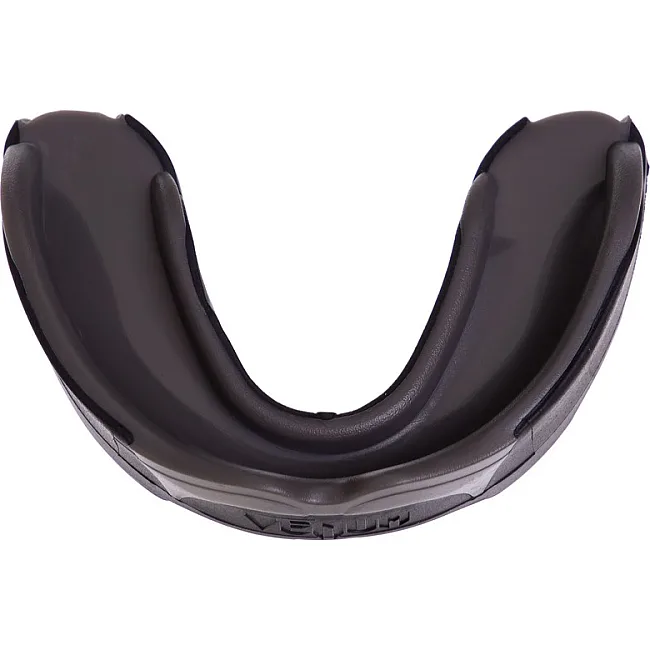 Капа для бокса
 двухслойная VENUM PREDATOR VN0621-114 (Черный)
