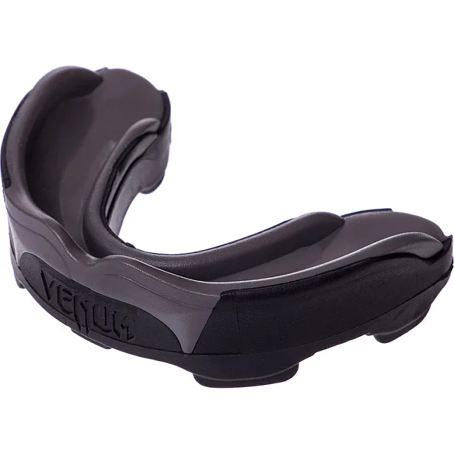 Капа для бокса
 двухслойная VENUM PREDATOR VN0621-114 (Черный)