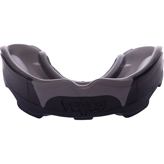 Капа для бокса
 двухслойная VENUM PREDATOR VN0621-114 (Черный)