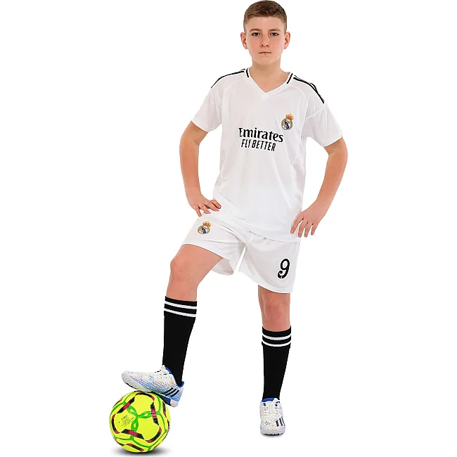 Футбольна форма дитяча із символікою клубу
 REAL MADRID MBAPPE 9 домашня 2025 SP-SPORT

 CO-4633 20-30 (Білий)