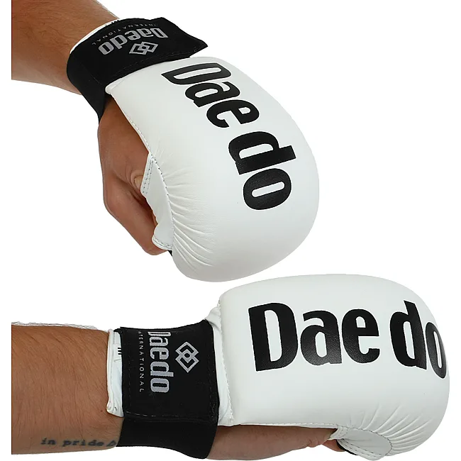 Накладки на руки для карате DAEDO
 KM600 (Белый)