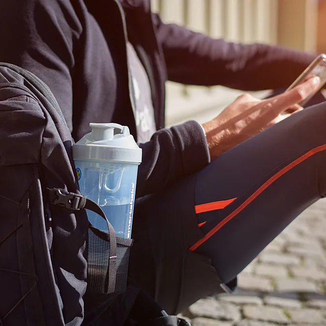 Спортивний шейкер SMARTSHAKE Slim 500ml Pure White