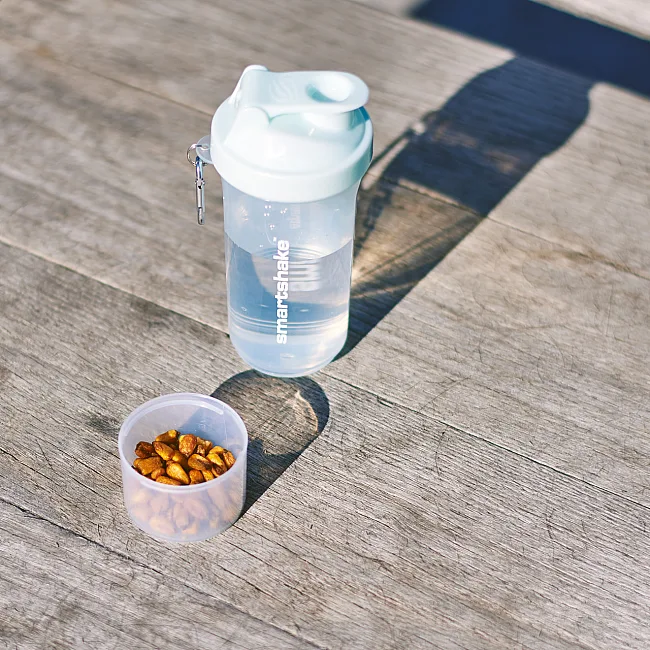 Спортивний шейкер SMARTSHAKE Slim 500ml Pure White