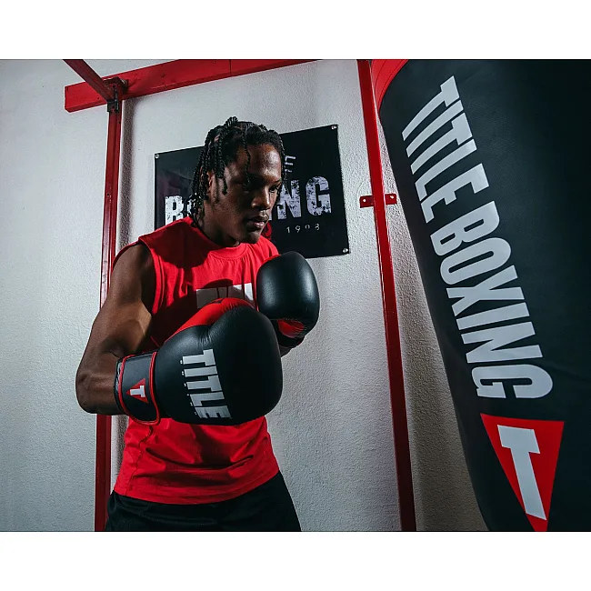 Боксерские перчатки TITLE Boxing Dynamic Strike Black/Red (бинты 4м. в комплекте)