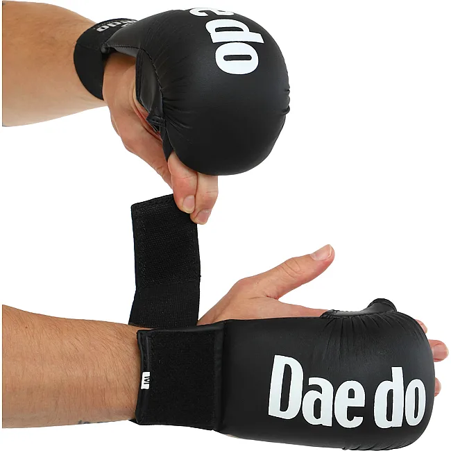 Накладки на руки для карате DAEDO
 KM600 (Белый)