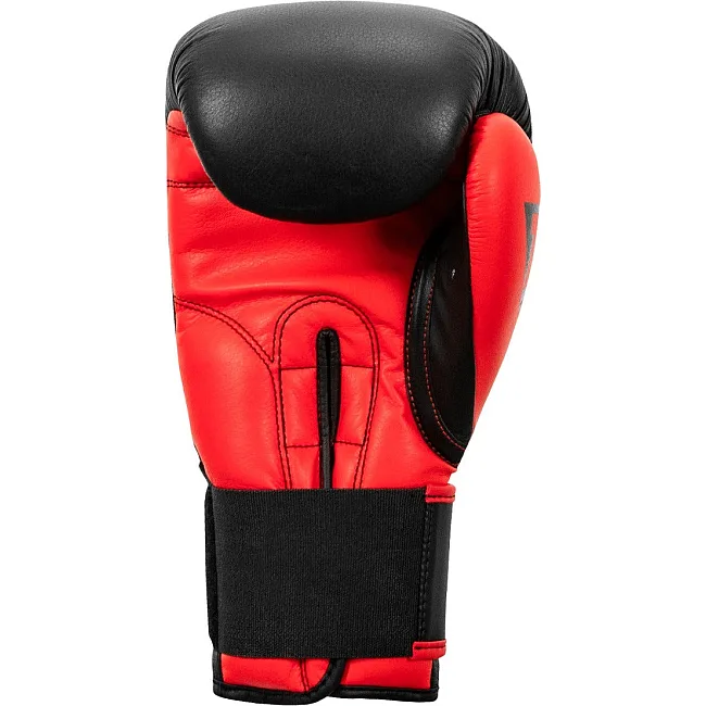 Боксерские перчатки TITLE Boxing Dynamic Strike Black/Red (бинты 4м. в комплекте)