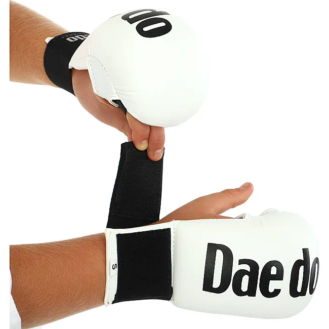Накладки на руки для карате DAEDO
 KM600 (Белый)