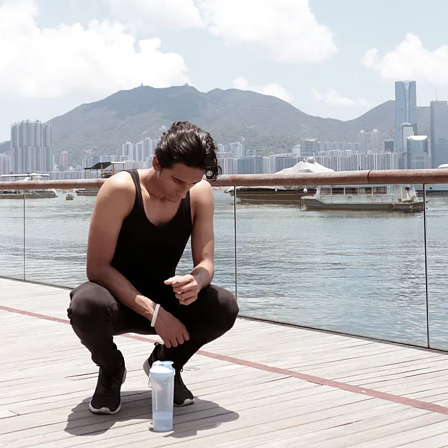 Спортивний шейкер SMARTSHAKE Slim 500ml Pure White
