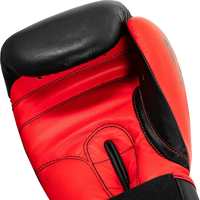 Боксерские перчатки TITLE Boxing Dynamic Strike Black/Red (бинты 4м. в комплекте)