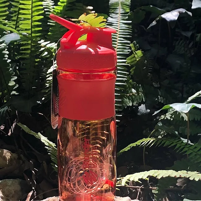 Спортивный шейкер-бутылка BLENDERBOTTLE SportMixer Flip 28oz/820мл Coral