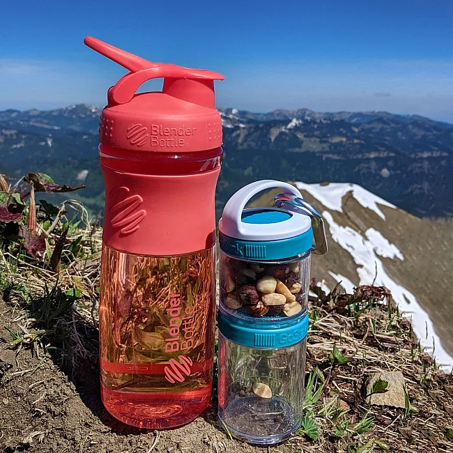 Спортивный шейкер-бутылка BLENDERBOTTLE SportMixer Flip 28oz/820мл Coral