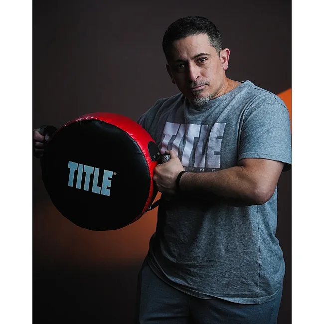 Маківара кругла TITLE Classic Round Punch Shield V2 Red/Black