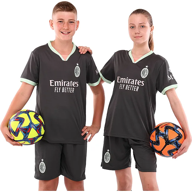 Футбольна форма дитяча із символікою клубу
 AC MILAN резервна 2025 SP-SPORT

 CO-4747 20-28 (Темно-сірий)
