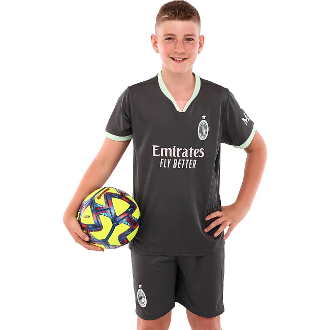 Футбольна форма дитяча із символікою клубу
 AC MILAN резервна 2025 SP-SPORT

 CO-4747 20-28 (Темно-сірий)