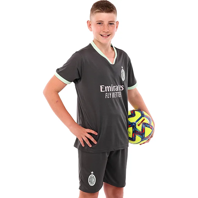 Футбольна форма дитяча із символікою клубу
 AC MILAN резервна 2025 SP-SPORT

 CO-4747 20-28 (Темно-сірий)