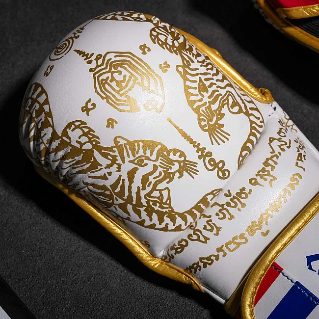 Перчатки для ММА Phantom Muay Thai White Gold (капа в подарок)