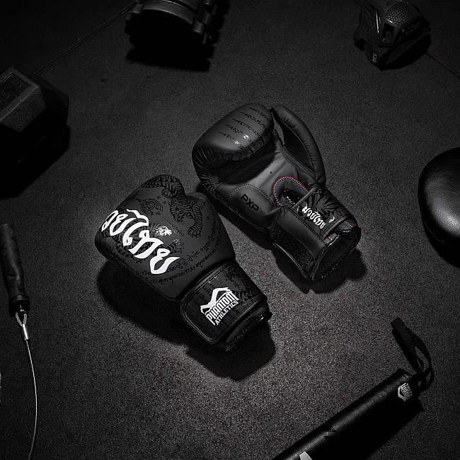 Перчатки для бокса PHANTOM Muay Thai Black (капа в подарок)