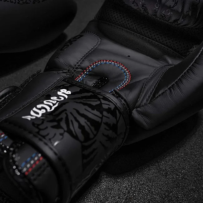 Перчатки для бокса PHANTOM Muay Thai Black (капа в подарок)