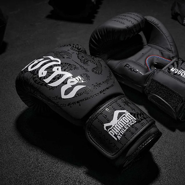 Перчатки для бокса PHANTOM Muay Thai Black (капа в подарок)
