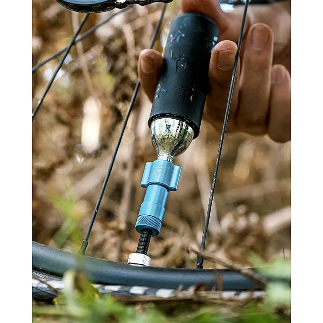 Насос Peaty's Holeshot CO2 Tyre Inflator, Road & Gravel 16g, Punch