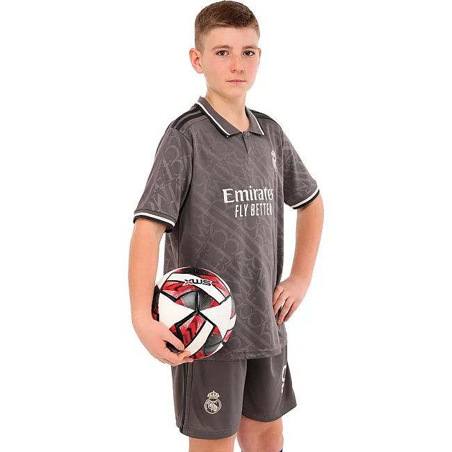 Футбольна форма дитяча із символікою клубу
 REAL MADRID MBAPPE 9 резервна 2025 SP-SPORT

 CO-4646 20-30 (Сірий)