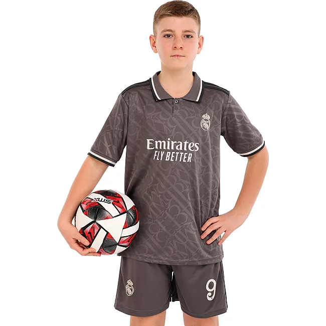 Футбольна форма дитяча із символікою клубу
 REAL MADRID MBAPPE 9 резервна 2025 SP-SPORT

 CO-4646 20-30 (Сірий)