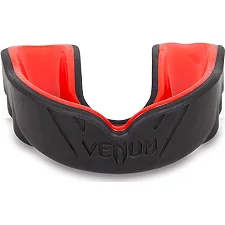 Боксерская капа Venum Challenger Red Devil (возраст 11+)