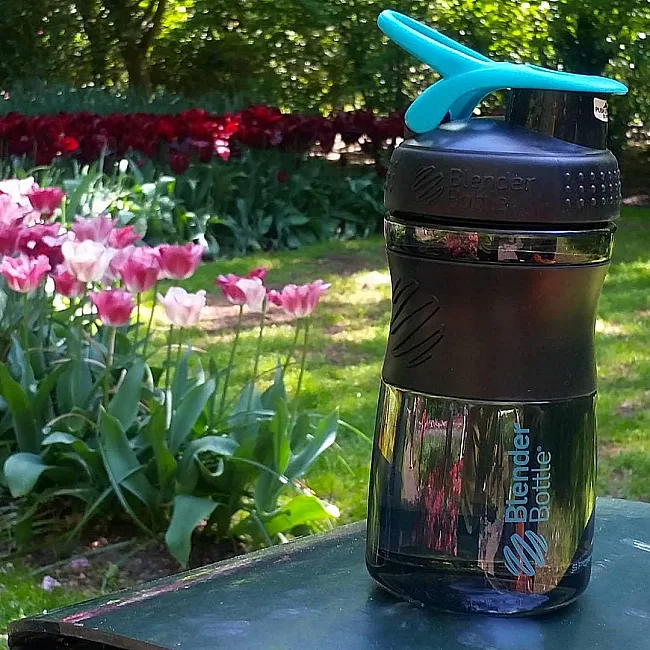 Спортивный шейкер-бутылка BLENDERBOTTLE SportMixer Flip 20oz/590мл Black/Teal