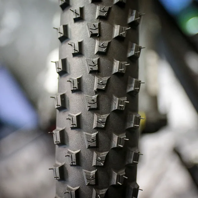 Безкамерна покришка CONTINENTAL Mountain King 27.5"x2.3, чорна, складана, ProTection, Skin