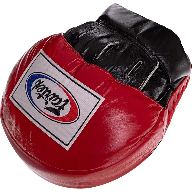 Лапа боксерская изогнутая тренировочная кожа FAIRTEX FMV9 24x19x5см 2штуки (Красный)