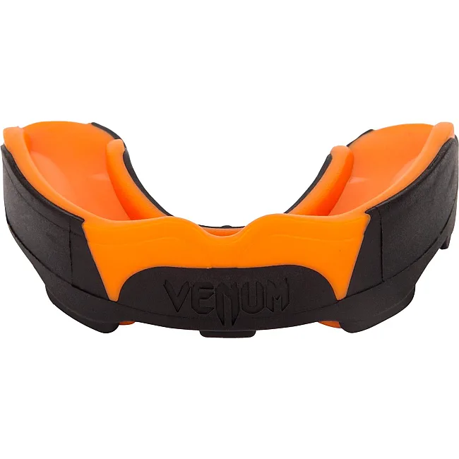 Боксерська капа Venum Predator (вік 11+)