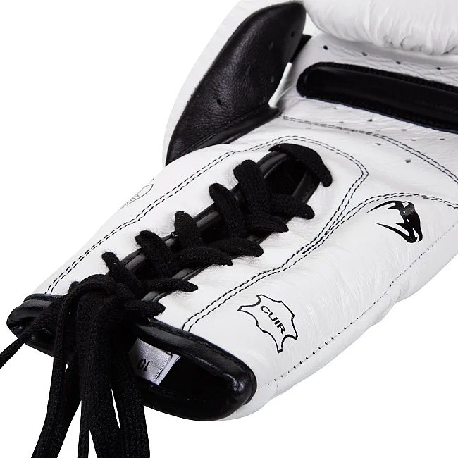 Боксерские перчатки Venum Giant 3.0 With Laces